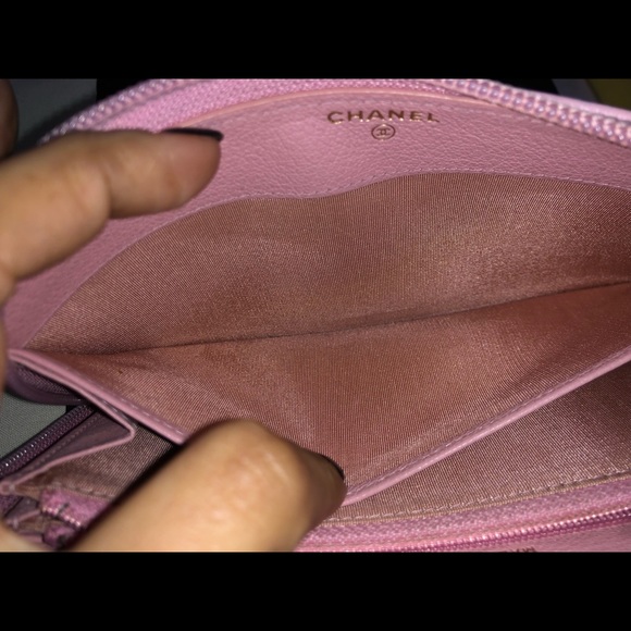 Authentic Chanel logo wallet - Picture 16 of 16